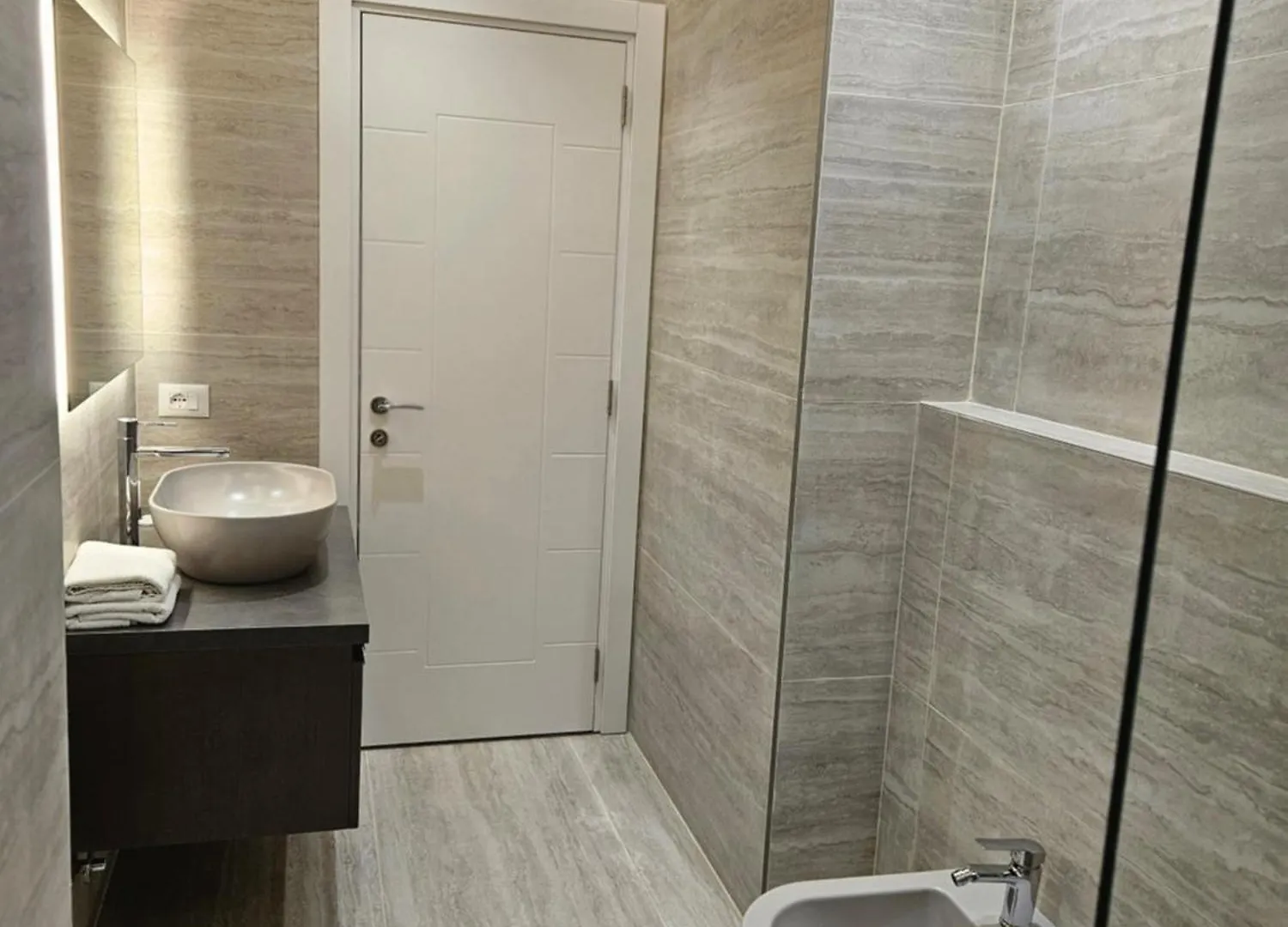 Miku Apartment-Modern 2Bedroom In Prime Location Tirana Apartment